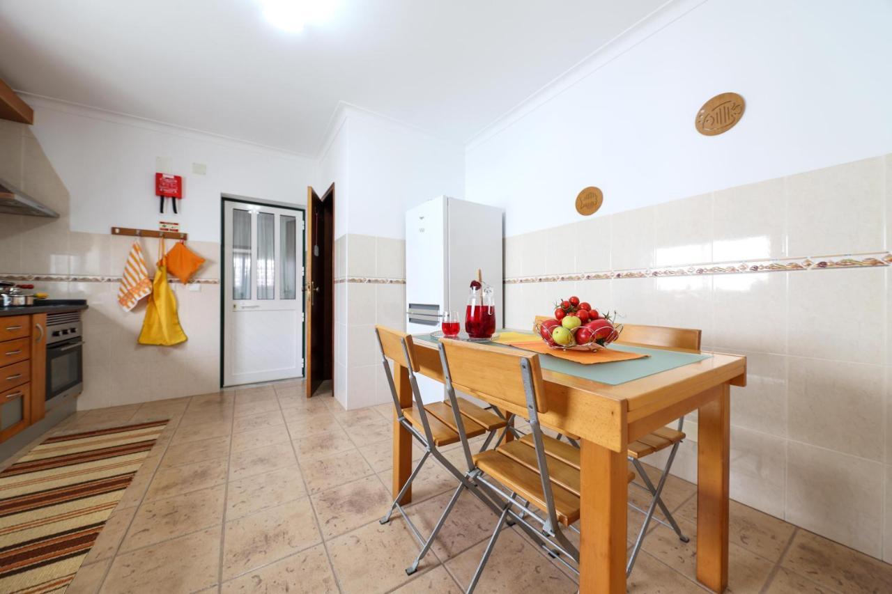 Casas Com Amoras In Serra Da Pescaria Famalicao Luaran gambar
