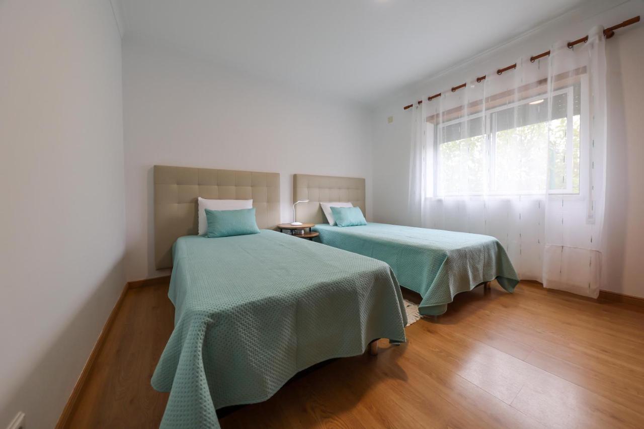 Casas Com Amoras In Serra Da Pescaria Famalicao Luaran gambar