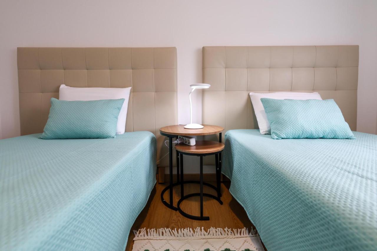 Casas Com Amoras In Serra Da Pescaria Famalicao Luaran gambar