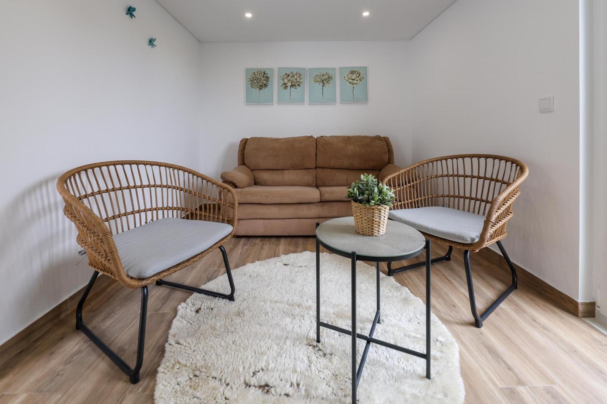 Casas Com Amoras In Serra Da Pescaria Famalicao Luaran gambar