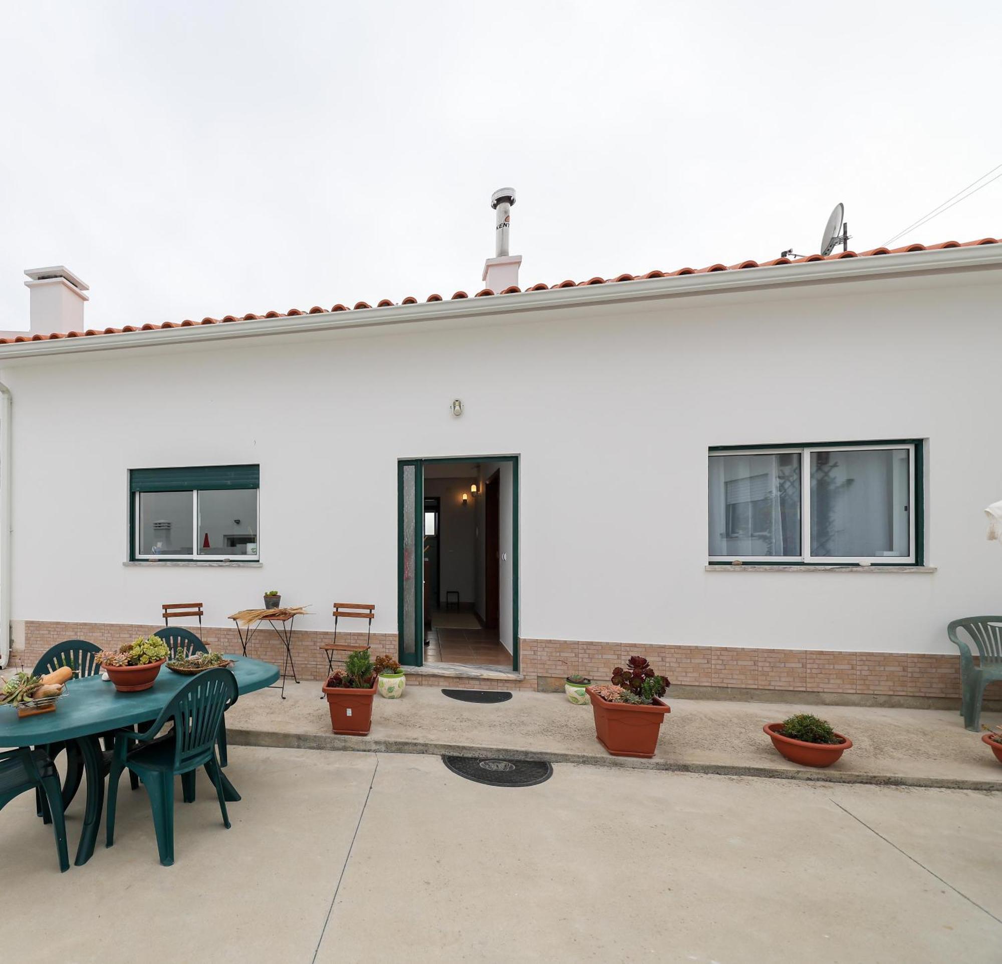 Casas Com Amoras In Serra Da Pescaria Famalicao Luaran gambar